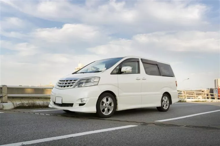 Changement de pièce défectueuse sur la carrosserie d'un monospace, Saint-Denis, Garage Chaulvet